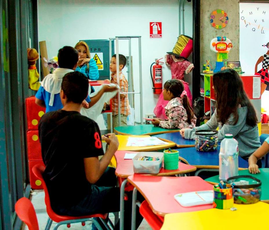 En este momento estás viendo Niños toman espacios de la Biblioteca de Los Palos Grandes