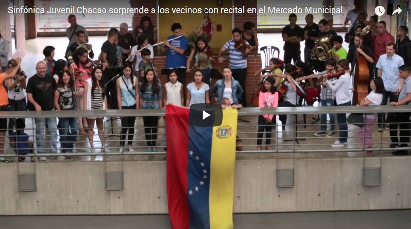 En este momento estás viendo Recuerdos: La Orquesta Sinfónica Juvenil de Chacao sorprendió a los asistentes del Mercado Municipal